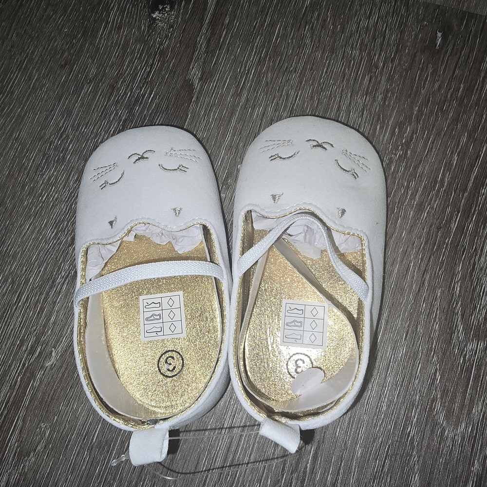 Adorable White Cat Face Baby Shoes